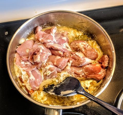 Chicken korma curry: chicken, spices, yogurt